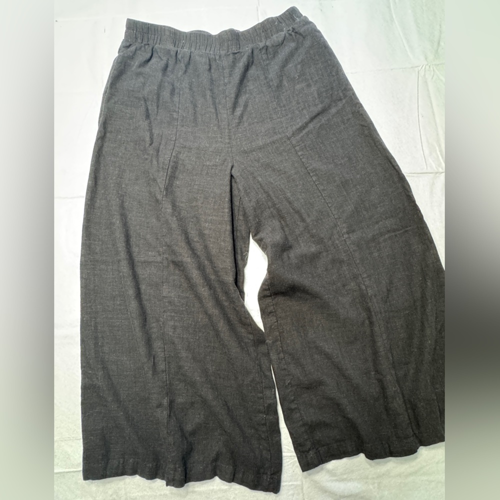 Women's Black Linen Wide-Leg Capris